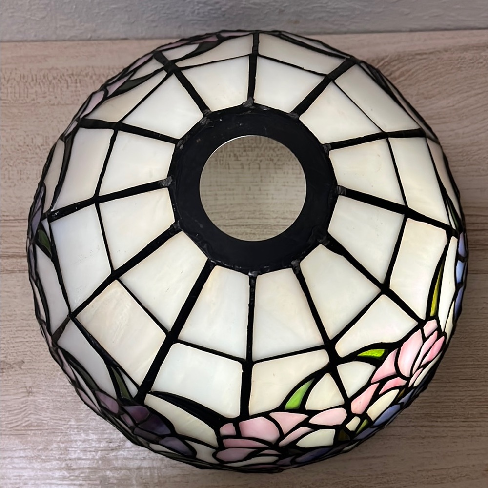 Vintage Dale Tiffany Lamp Shade - Picture 4 of 16